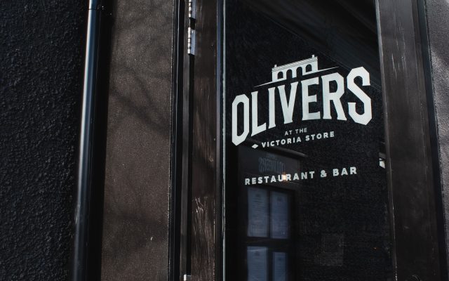 Olivers – entrance door frosting